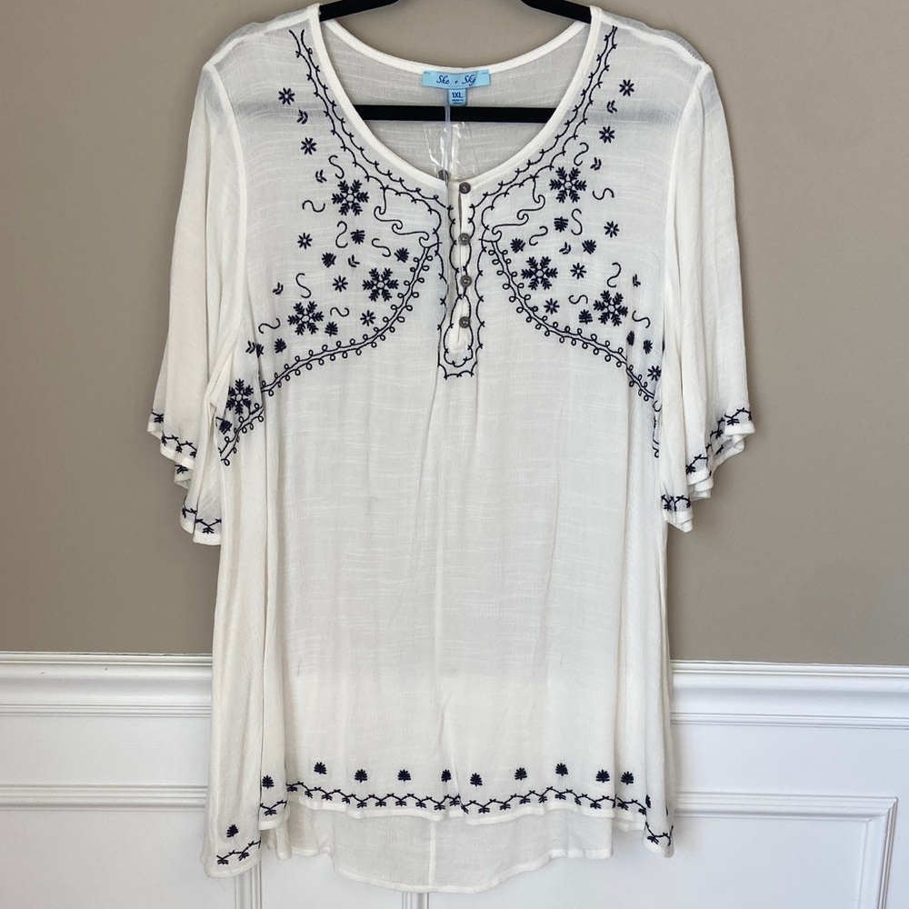 She + Sky Plus Size White Navy Embroidered Top-1X ,2X, Beach Pics, Coastal, NWT